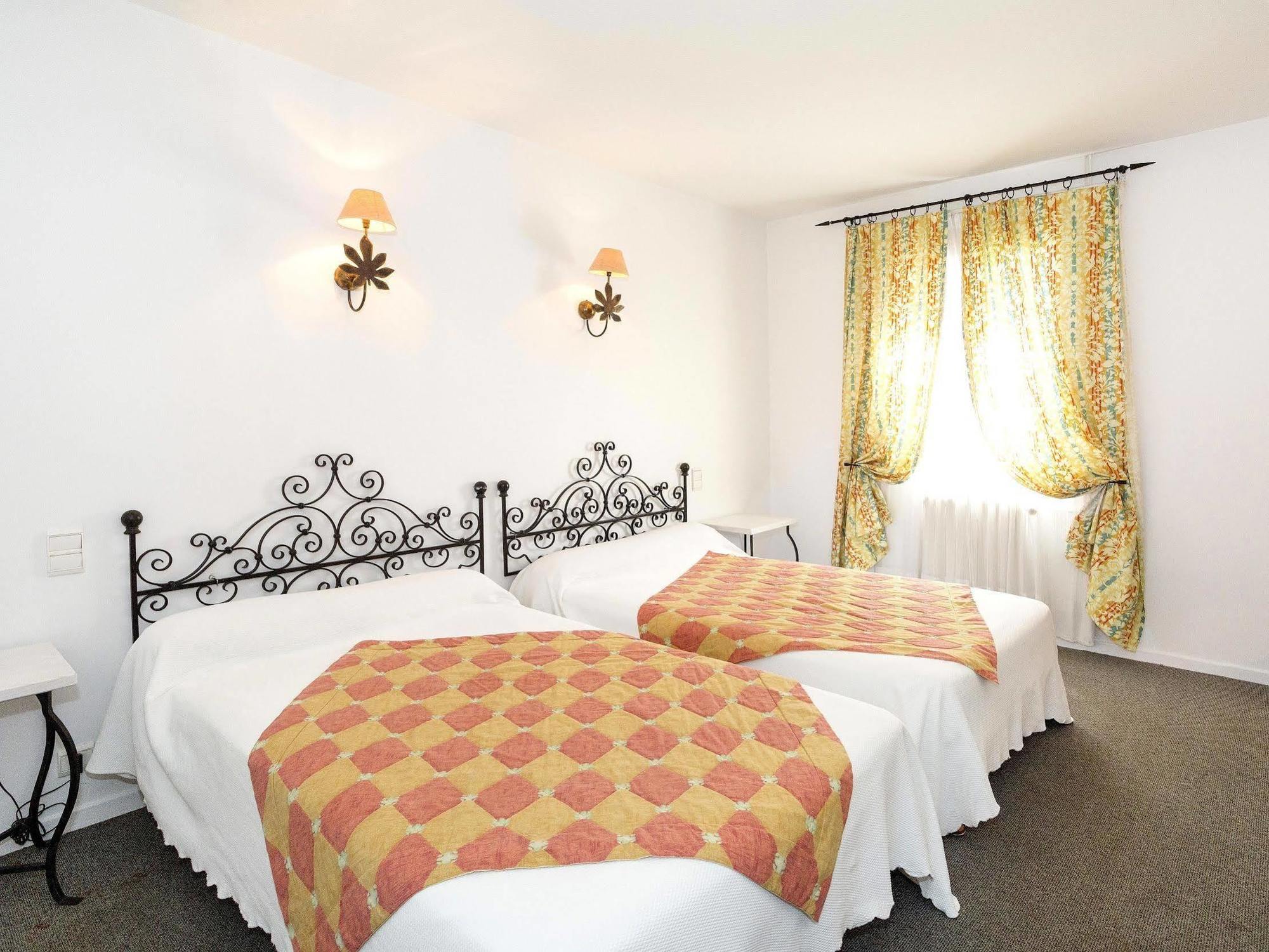 Logis Hotels - Hotel Restaurant Du Midi Revel  Ngoại thất bức ảnh